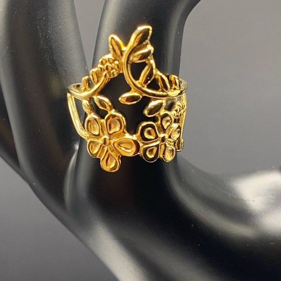 Elegant Gold Floral Ring (adjustable) - Picture 1 of 3